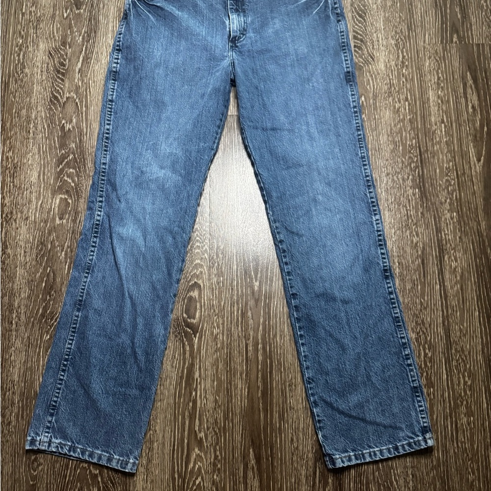 Women’s Wrangler Straight Jeans Size 34x32
